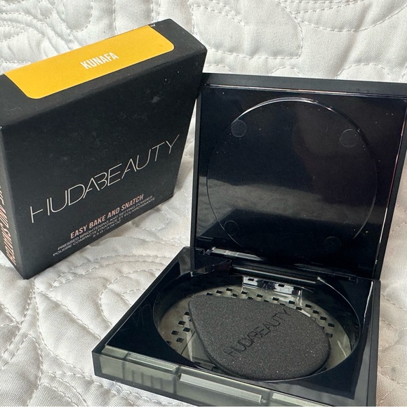 Huda Beauty Easy Bake Snatch Pressed Powder Kunafa NEW IN BOX .29 Oz - Picture 2 of 7